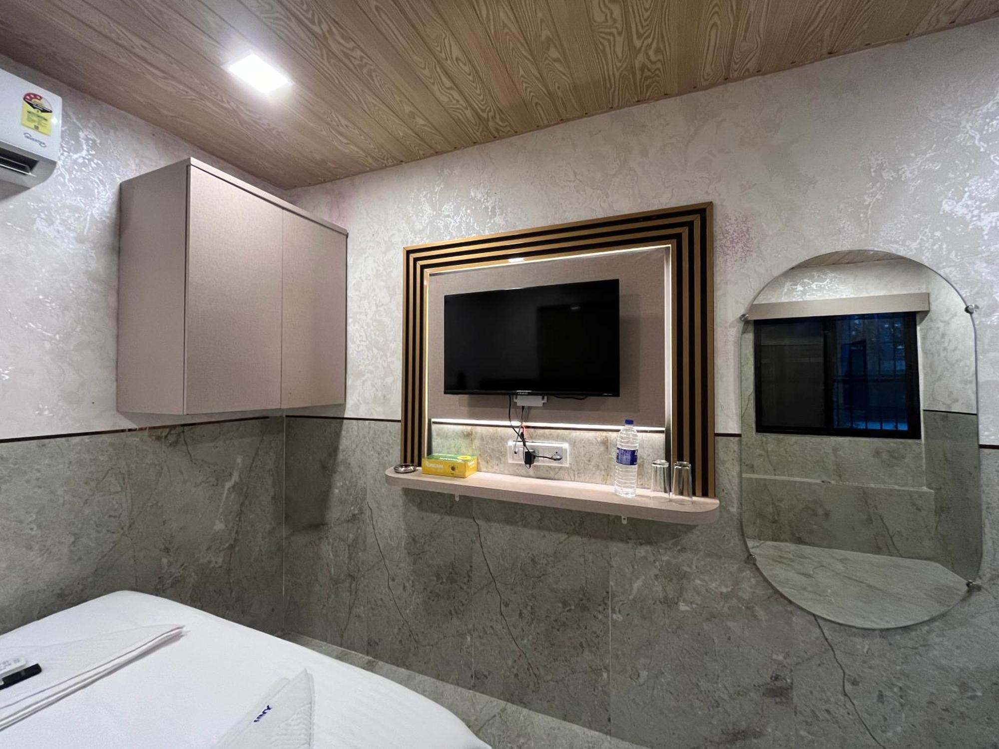 Hotel Newyork By Stayzy Rooms Мумбаи Номер фото